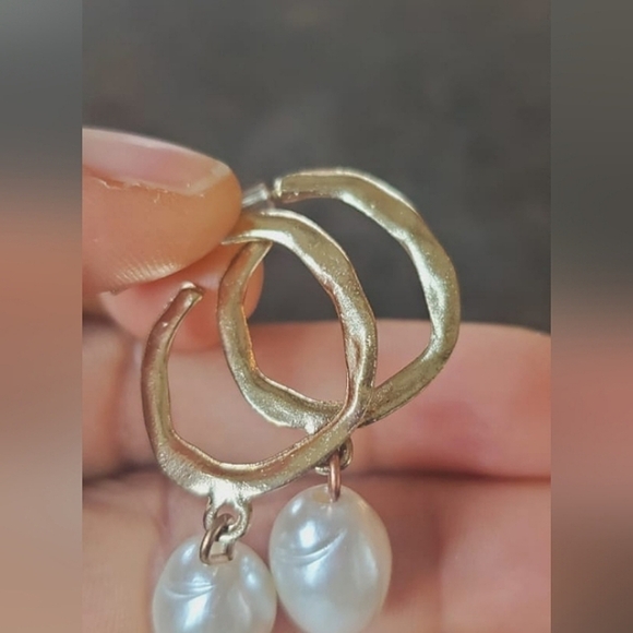 Gold Sleeper Pearl Drop Earrings. 🌴 - Picture 3 of 7